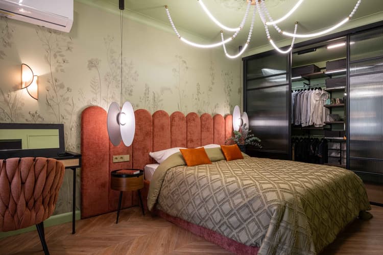 Уютная спальня с гардеробной